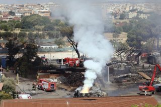 Une importante explosion dans une station-service à Rome a fait une trentaine de blessés. KEYSTONE/AP/Cecilia Fabiano